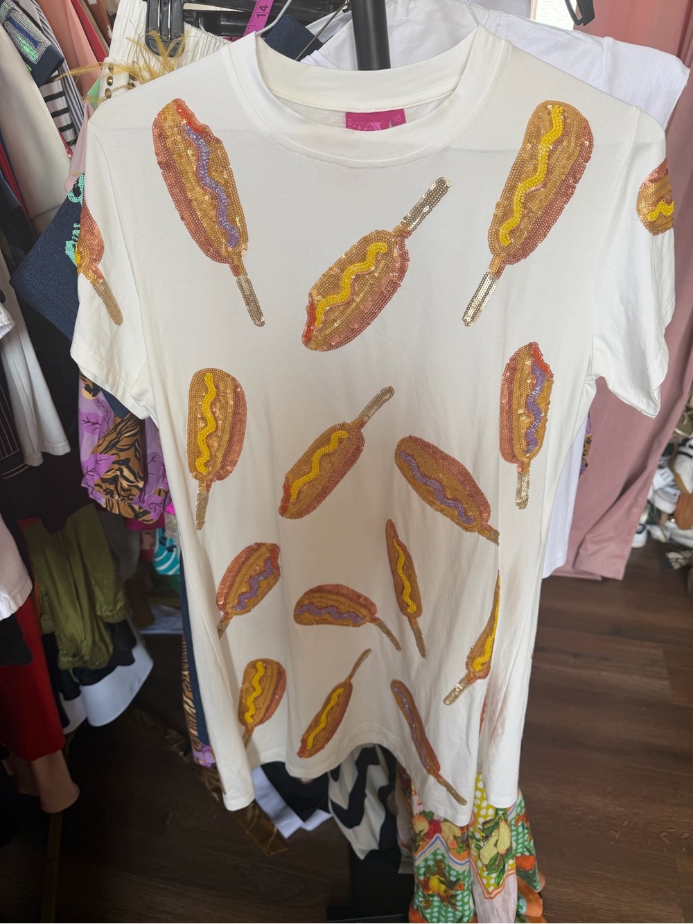 QUEEN OF SPARKLES Cream Short-Sleeve Sequin Corn Dog Tee LSU